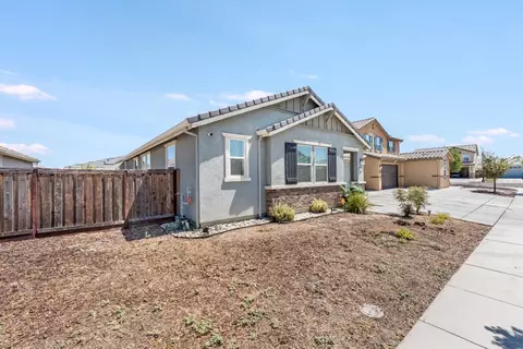 Exterior - 545 Chimes St, Lathrop, CA 95330 photo 12 of 13