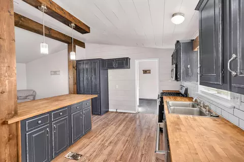 Kitchen - 17568 Clement Ave, Dos Palos, CA 93620 photo 2 of 4