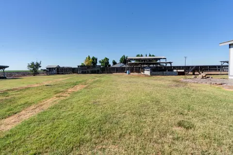 Exterior - 17568 Clement Ave, Dos Palos, CA 93620 photo 9 of 10