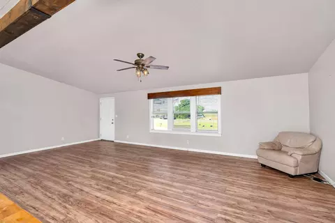 Living - 17568 Clement Ave, Dos Palos, CA 93620 photo 3 of 6