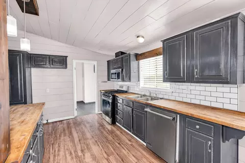 Kitchen - 17568 Clement Ave, Dos Palos, CA 93620 photo 1 of 4