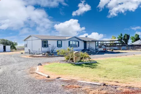 Exterior - 17568 Clement Ave, Dos Palos, CA 93620 photo 5 of 10