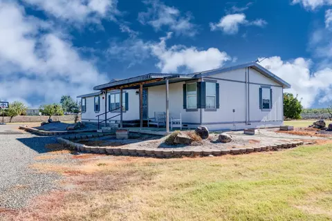 Exterior - 17568 Clement Ave, Dos Palos, CA 93620 photo 6 of 10
