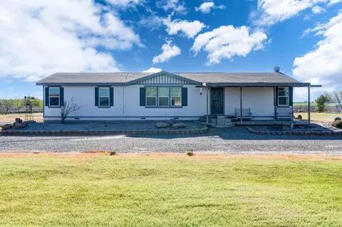 Exterior - 17568 Clement Ave, Dos Palos, CA 93620 photo 3 of 10