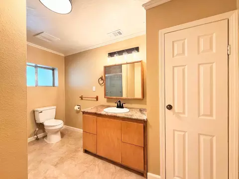Bath - 3959 Mountain Ranch Rd, San Andreas, CA 95249 photo 2 of 4