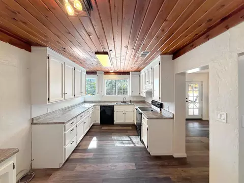 Kitchen - 3959 Mountain Ranch Rd, San Andreas, CA 95249 photo 2 of 3