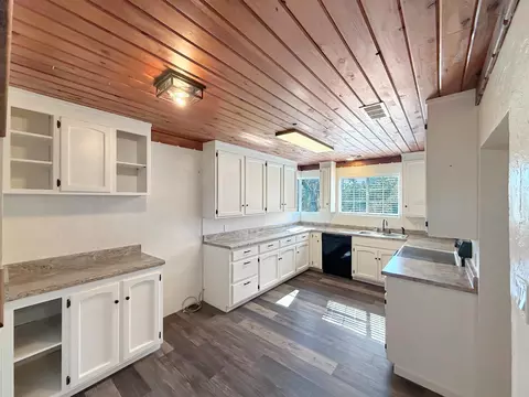 Kitchen - 3959 Mountain Ranch Rd, San Andreas, CA 95249 photo 1 of 3