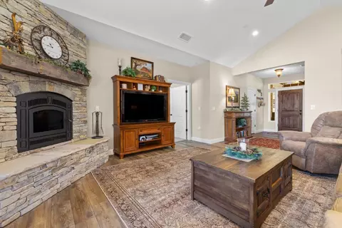 Living - 19275 Adamson Dr, Grass Valley, CA 95949 photo 2 of 2