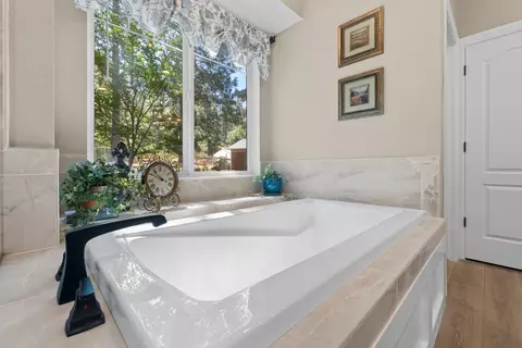 Bath - 19275 Adamson Dr, Grass Valley, CA 95949 photo 4 of 4