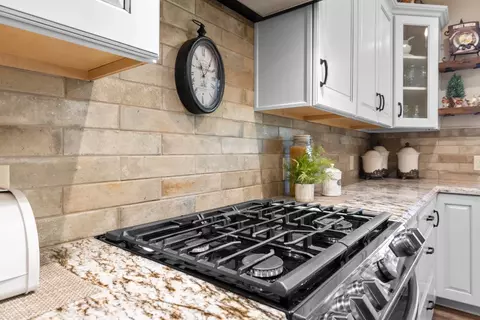 Kitchen - 19275 Adamson Dr, Grass Valley, CA 95949 photo 4 of 6