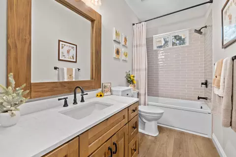 Bath - 19275 Adamson Dr, Grass Valley, CA 95949 photo 2 of 4