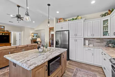 Kitchen - 19275 Adamson Dr, Grass Valley, CA 95949 photo 5 of 6