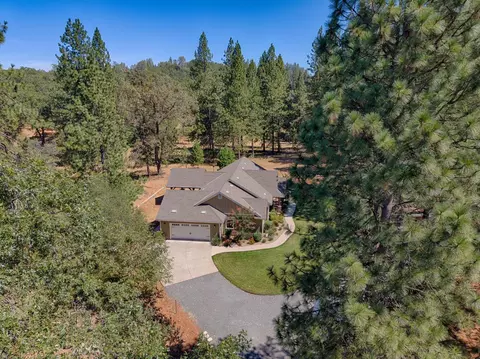 View/Area - 19275 Adamson Dr, Grass Valley, CA 95949 photo 4 of 9