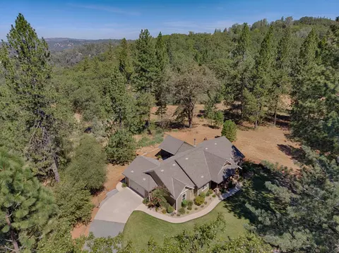 View/Area - 19275 Adamson Dr, Grass Valley, CA 95949 photo 7 of 9