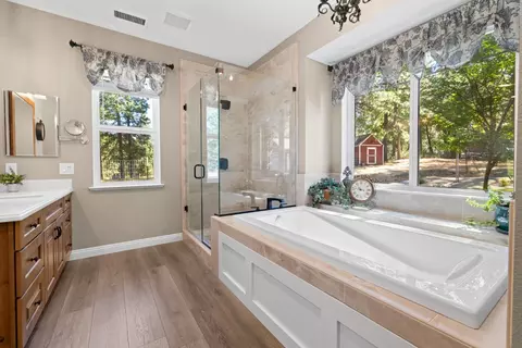 Bath - 19275 Adamson Dr, Grass Valley, CA 95949 photo 1 of 4