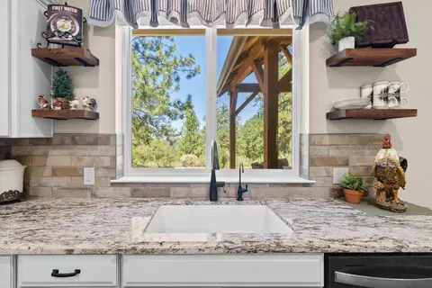 Kitchen - 19275 Adamson Dr, Grass Valley, CA 95949 photo 6 of 6
