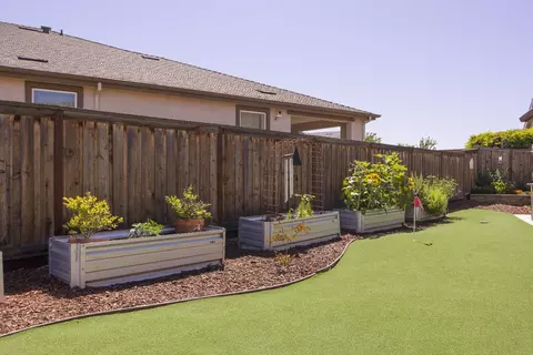 Exterior - 484 Pinehurst St, Manteca, CA 95336 photo 5 of 7