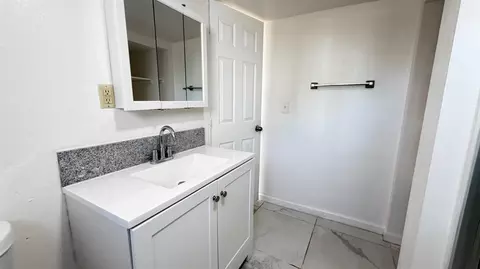 Bath - 6360 Jackson Ave, Riverbank, CA 95367 photo 1 of 2
