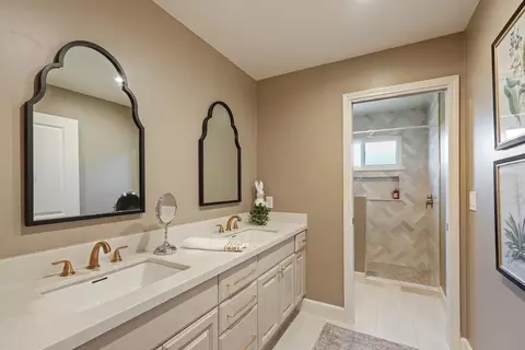 Bath - 1720 Windjammer Ct, Lodi, CA 95242 photo 4 of 4