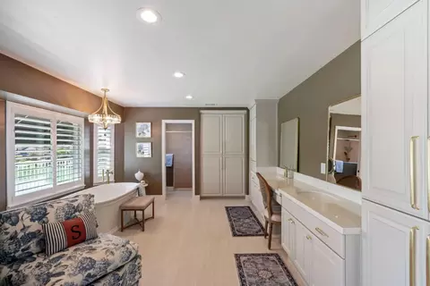 Bath - 1720 Windjammer Ct, Lodi, CA 95242 photo 2 of 4