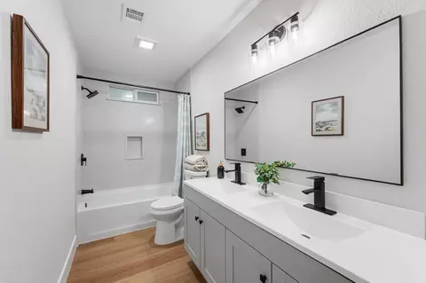 Bath - 1617 Capital Dr, Ceres, CA 95307 photo 1 of 2