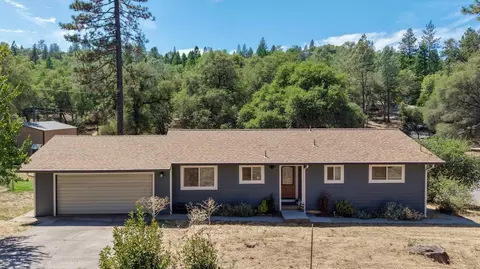 19011 Siesta Dr, Penn Valley, CA 95946
