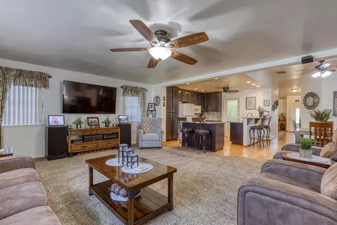 8177 Oak Landing Ct, Sacramento, CA 95828