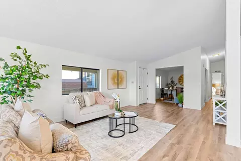Living - 4 Marsh Ct, Lodi, CA 95242 photo 1 of 2