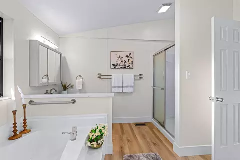 Bath - 4 Marsh Ct, Lodi, CA 95242 photo 2 of 3