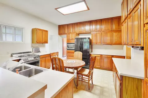 Kitchen - 916 Wilson Bend Rd, Grimes, CA 95950 photo 1 of 4