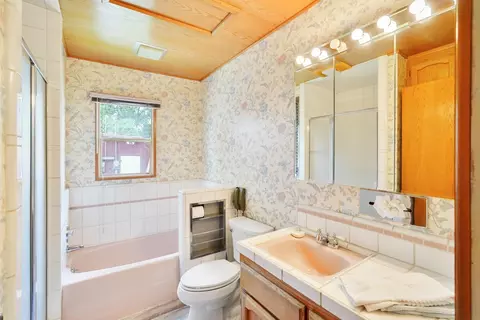 Bath - 916 Wilson Bend Rd, Grimes, CA 95950 photo 3 of 5