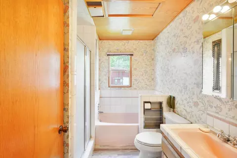 Bath - 916 Wilson Bend Rd, Grimes, CA 95950 photo 4 of 5