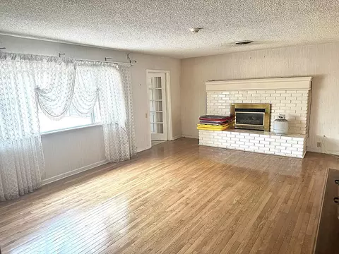 Living - 5764 Alicia Ave, Olivehurst, CA 95961 photo 2 of 4
