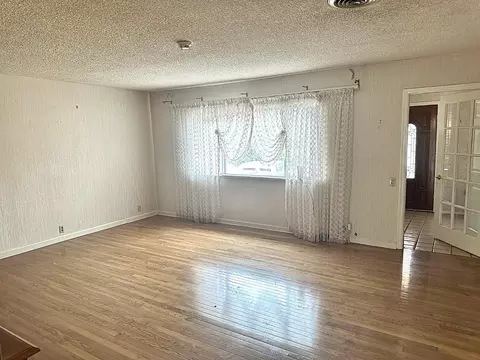 Living - 5764 Alicia Ave, Olivehurst, CA 95961 photo 3 of 4