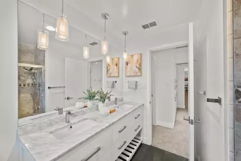 Bath - 6609 Penney Way, Carmichael, CA 95608 photo 2 of 3