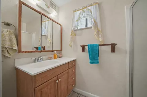 Bath - 11244 Upper Previtali Rd, Jackson, CA 95642 photo 2 of 3