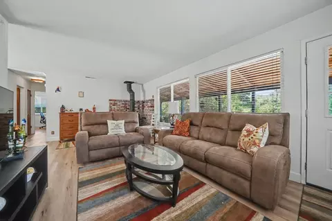 Living - 11244 Upper Previtali Rd, Jackson, CA 95642 photo 2 of 3