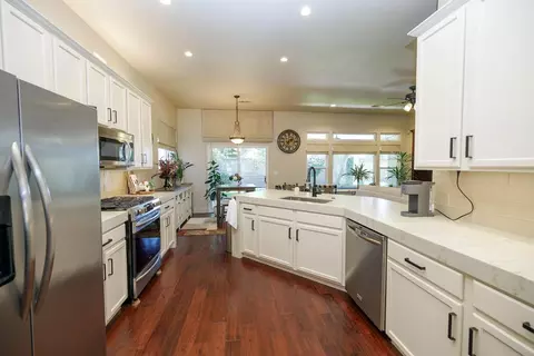 Kitchen - 3224 Clearview Ct, Modesto, CA 95355 photo 6 of 9
