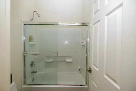 Bath - 3224 Clearview Ct, Modesto, CA 95355 photo 6 of 6