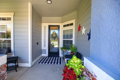Entry Way - 3224 Clearview Ct, Modesto, CA 95355 photo 2 of 4