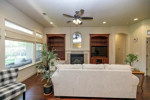 Living - 3224 Clearview Ct, Modesto, CA 95355 photo 3 of 4
