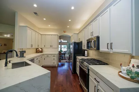 Kitchen - 3224 Clearview Ct, Modesto, CA 95355 photo 4 of 9