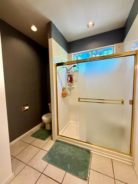 Bath - 55 Oak Tree Ct, Murphys, CA 95247 photo 2 of 3