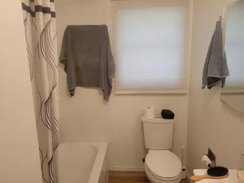Bath - 514 Fairview Ave, Madera, CA 93637 photo 3 of 4