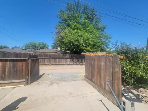 Exterior - 514 Fairview Ave, Madera, CA 93637 photo 7 of 8