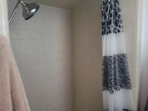 Bath - 514 Fairview Ave, Madera, CA 93637 photo 2 of 4