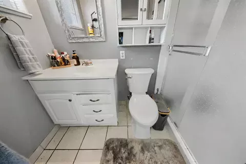 Bath - 731 Welburn Ave, Gilroy, CA 95020 photo 2 of 6