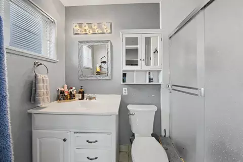 Bath - 731 Welburn Ave, Gilroy, CA 95020 photo 3 of 6