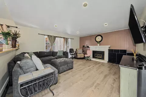 Living - 731 Welburn Ave, Gilroy, CA 95020 photo 1 of 5