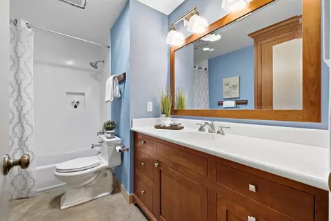 Bath - 1306 Whittier Dr, Davis, CA 95618 photo 2 of 2
